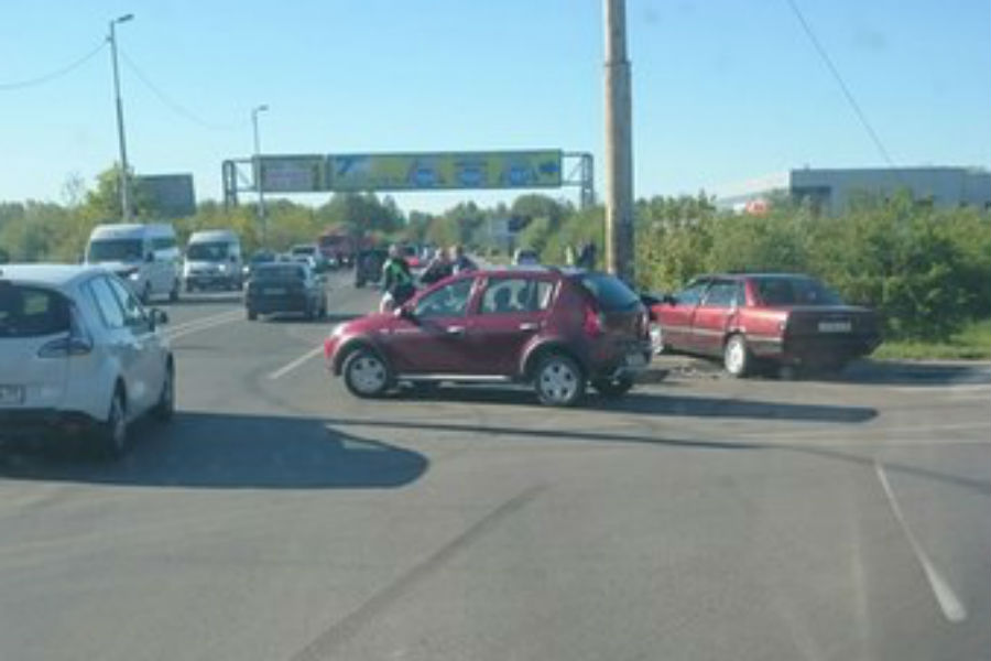 В Чкаловске в результате ДТП «Ауди» влетела в столб (фото)