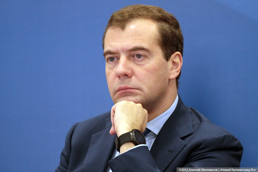 «Второе лицо»: премьер Медведев в фотографиях