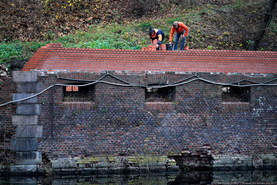 «Не можем делать один в один»: как реставрируют эскарповую стену Фридландских ворот