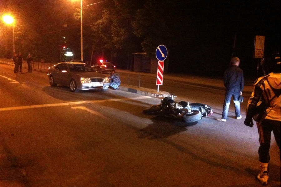 На ул. Горького в ДТП погибла пассажирка мотоцикла, водитель в реанимации (+фото)