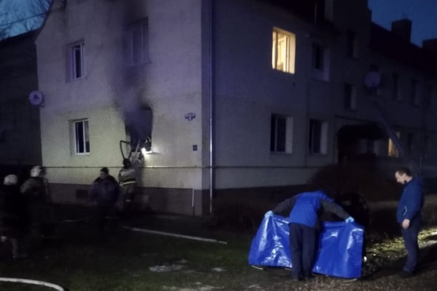 При пожаре в Немане в понедельник погиб человек, еще один в больнице