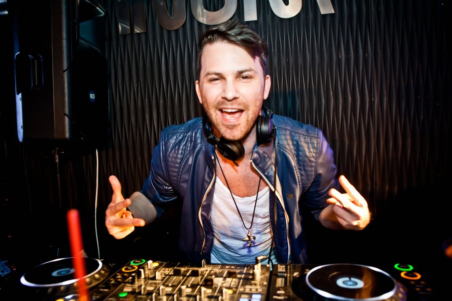 «Swiss Made»: фоторепортаж с выступления DJ Mad Morris & MC Stephen Davis
