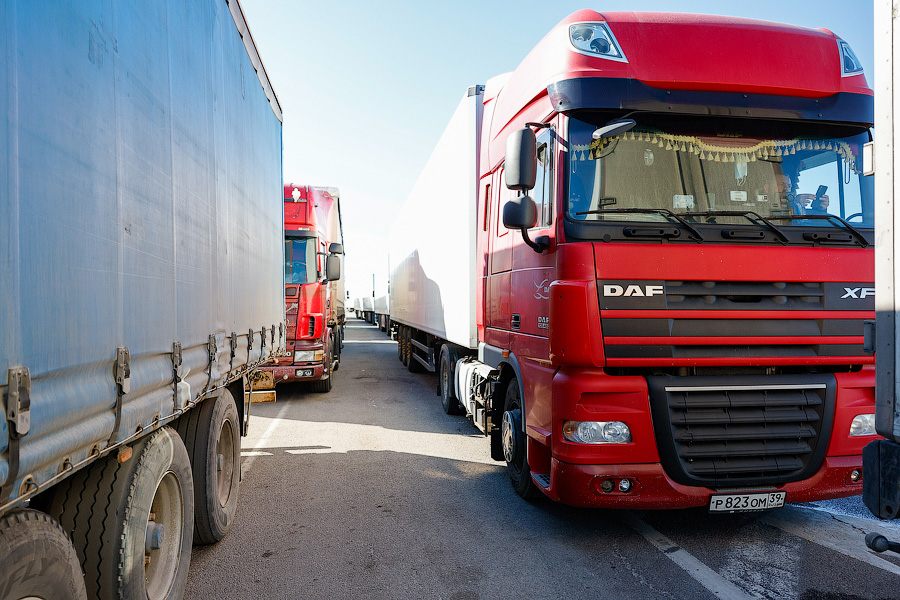 10 километров фур: что происходит на границе с Литвой (фото)