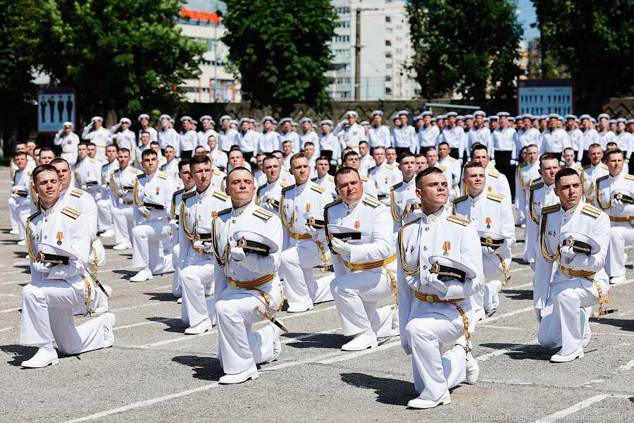 Погоны, кортики и женщины-офицеры: как прошел выпуск в БВМИ (фото)