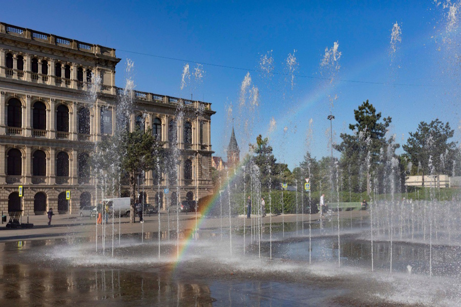 В Калининграде открыт сезон светомузыкальных представлений фонтана (фото)