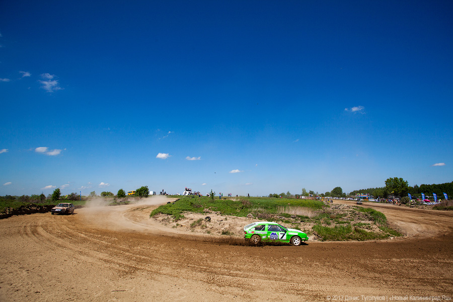 «С шумом и пылью»: фоторепортаж с соревнований по автокроссу