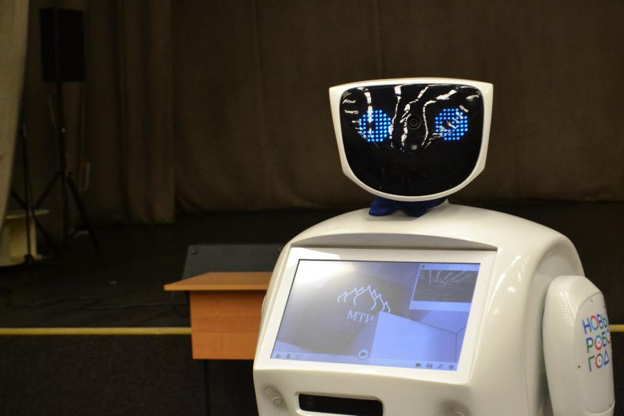 «Я твой работник»: робот Алантим прочитал лекцию в Калининграде