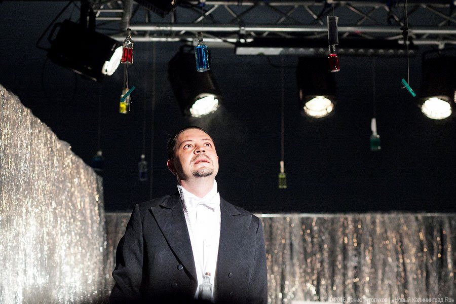 Немцу смерть: спектакль «Тройка, семерка, туз» в драматическом театре