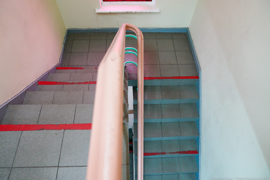 Крутые лестницы и рентген на улице: как живет выселенная с ул. Расковой поликлиника