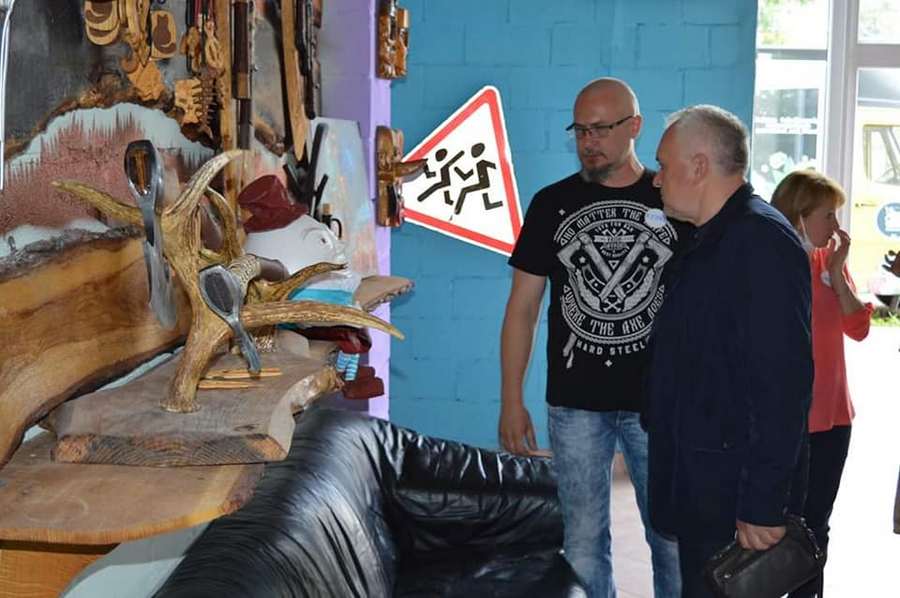 В Гвардейске открыли арт-пространство со скульптурами из автомобильных запчастей (фото)