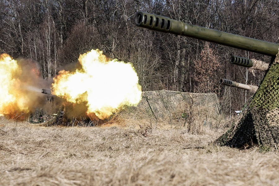 «Стреляют...»: учения на артиллерийском полигоне (фото)