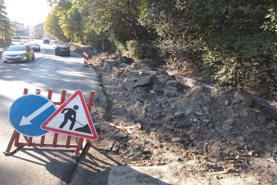 Горвласти нашли замену исчезнувшему щебню для ремонта дорог. Это снятый с них грунт