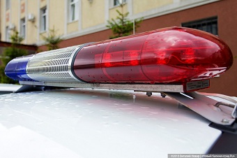 ГИБДД разыскивает водителя автомобиля, сбившего женщину на переходе в Калининграде