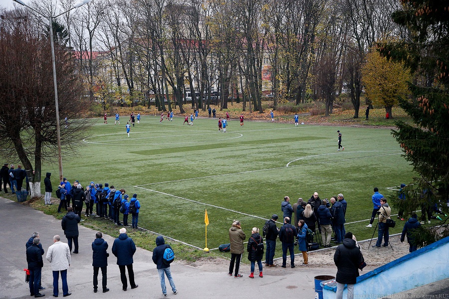 Футбол на синтетике: как в Калининграде на искусственном поле играли