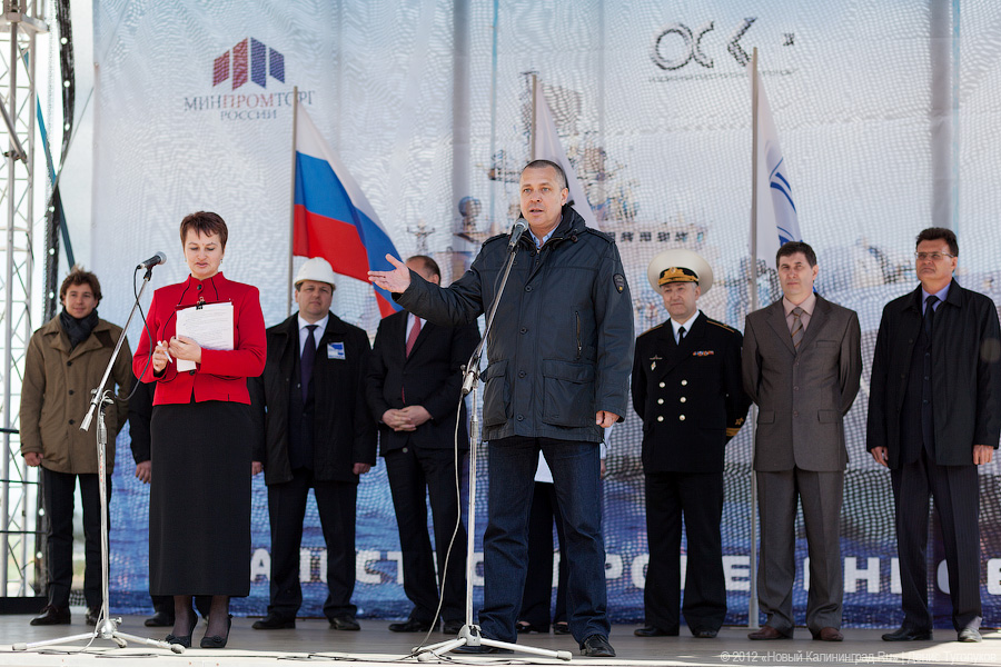 «Подарок ко Дню рождения»: фоторепортаж со спуска на воду БДК «Иван Грен»