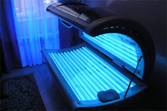 Женщине, получившей в солярии ожоги, выплатят компенсацию