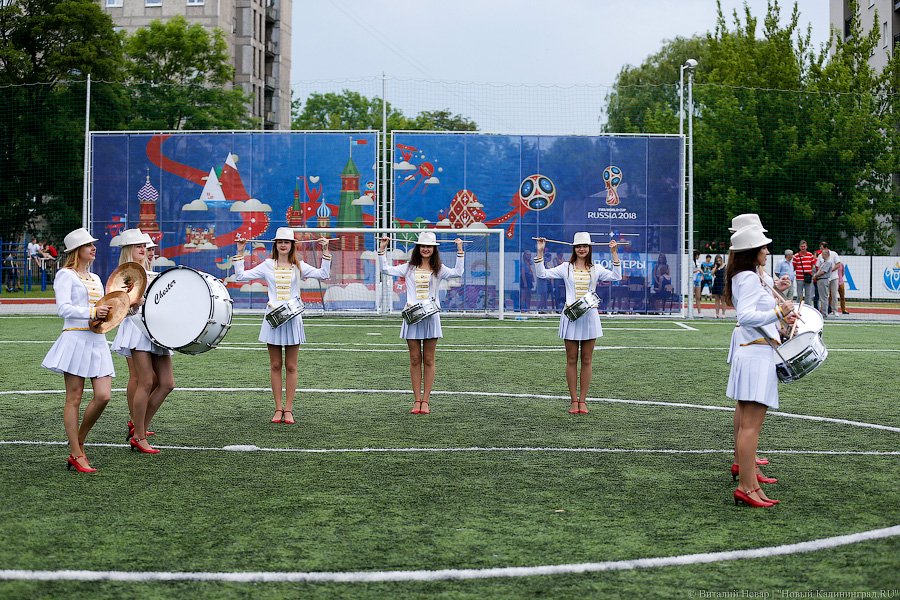 Под шоу барабанщиц: в Калининграде стартовал набор волонтеров для ЧМ-2018