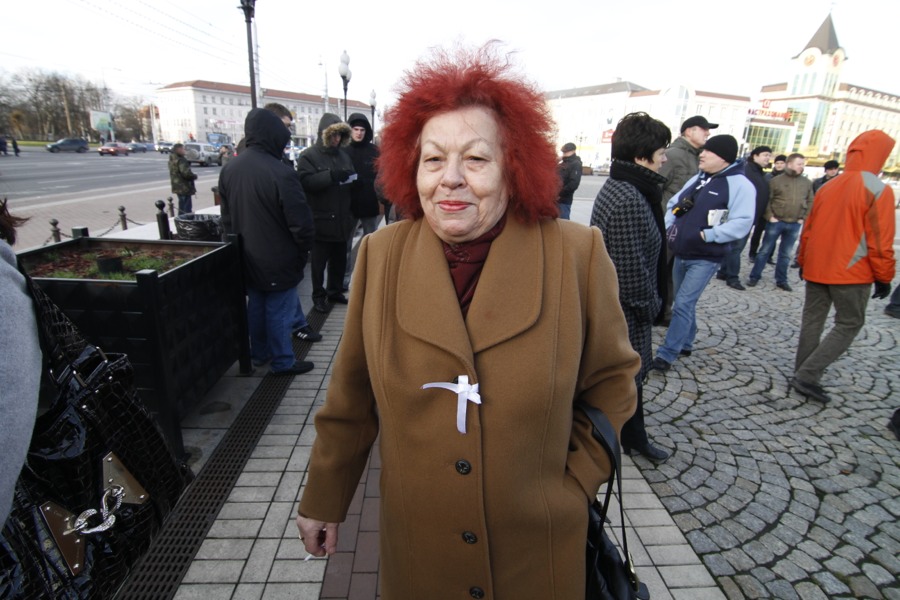 На площади Победы состоялся несанкционированный митинг: фоторепортаж