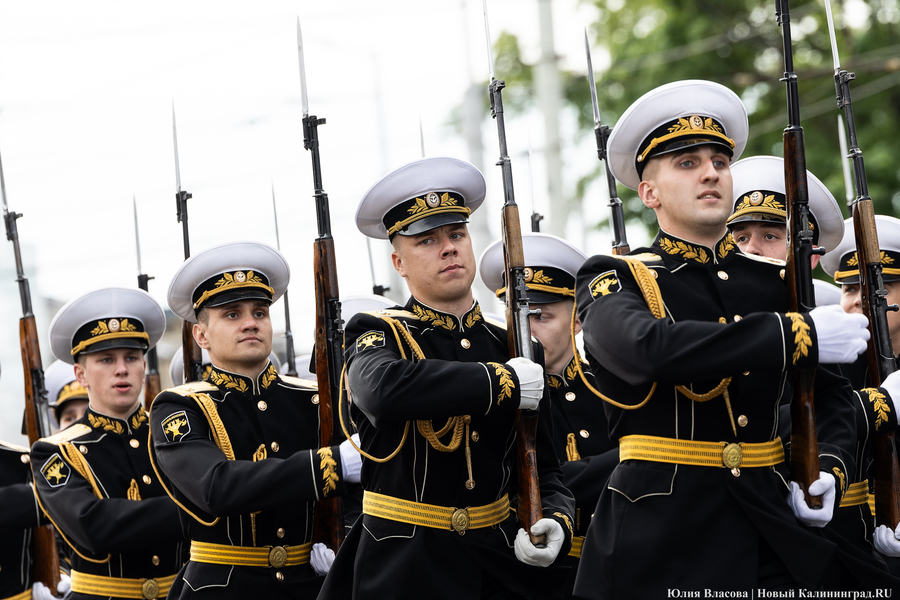 Как проходил Парад Победы в Калининграде (фото)