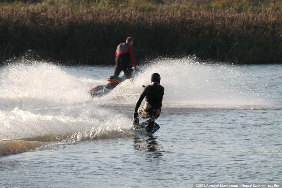 «Конец в воду»: фоторепортаж с закрытия аквабайк-сезона на Преголе