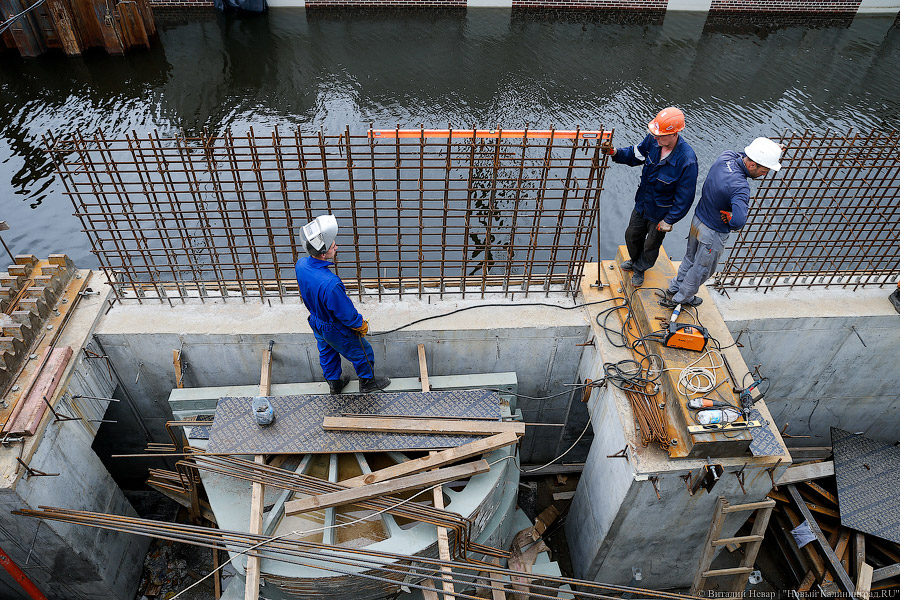 Подарок мэру: как строители успевают ремонтировать Деревянный и Высокий мосты