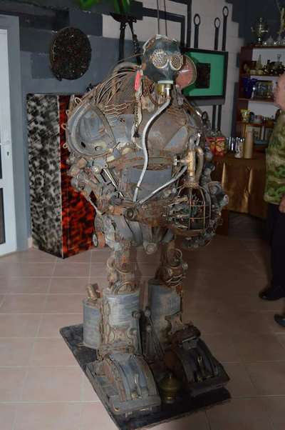 В Гвардейске открыли арт-пространство со скульптурами из автомобильных запчастей (фото)
