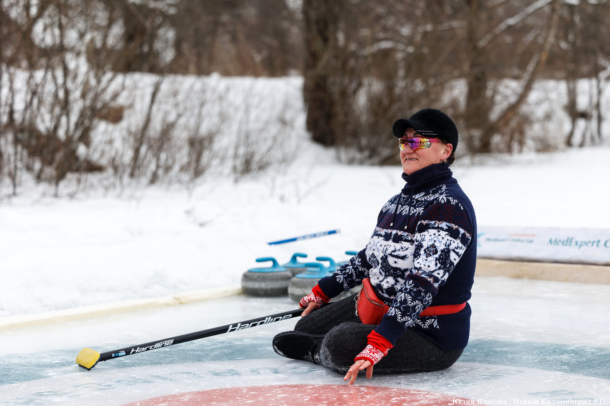 Камни, щетки и «дома»: на озере Шенфлиз впервые сыграли в кёрлинг (фото)