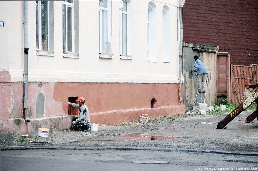 Балтийск спешно ремонтирует дороги и фасады домов ко Дню ВМФ