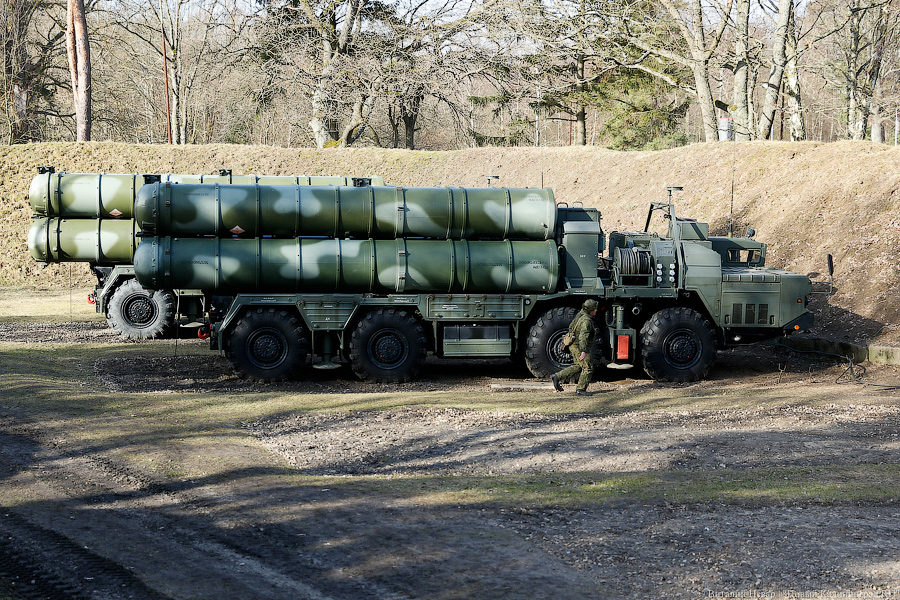 На страже: С-400 отразил атаку вероятного противника