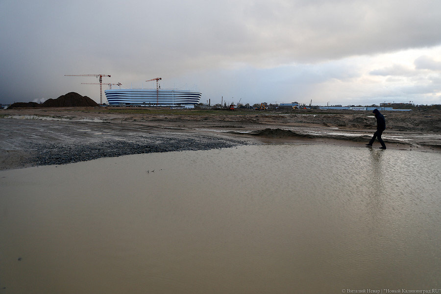 И Остров плывет: что происходит в «сезон дождей» у нового стадиона