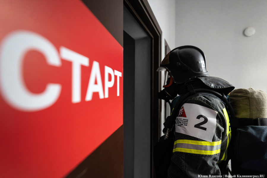 За три минуты на 25-й этаж: у пожарных прошли соревнование по скоростному подъёму (фото)