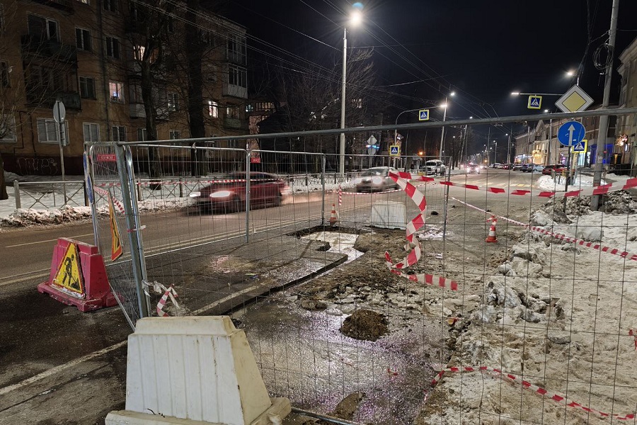 «Водоканал» устранил утечку, из-за которой затопило проспект Мира в Калининграде