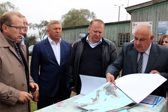 Александр Рольбинов, Александр Ярошук и Николай Цуканов на совещании в яхт-клубе. Фото «Нового Калининграда.Ru».