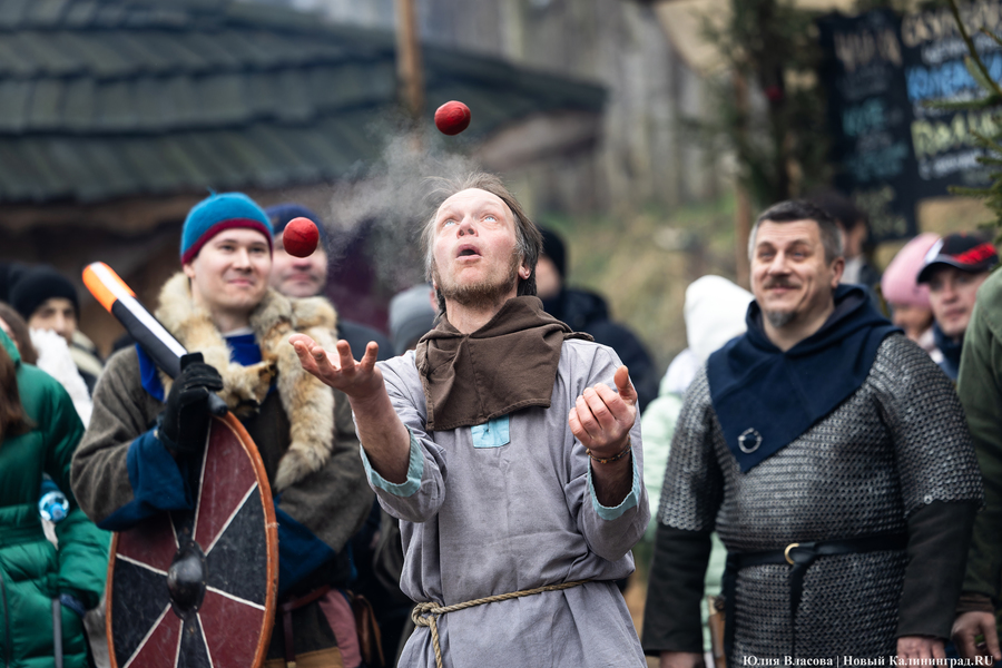 Блины, пляски и огонь: как отпраздновали Масленицу в поселении викингов «Кауп»