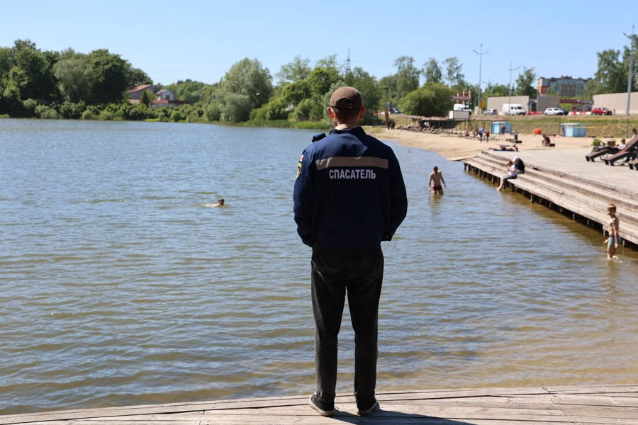 Власти Калининграда напомнили о штрафе за купание в неположенном месте