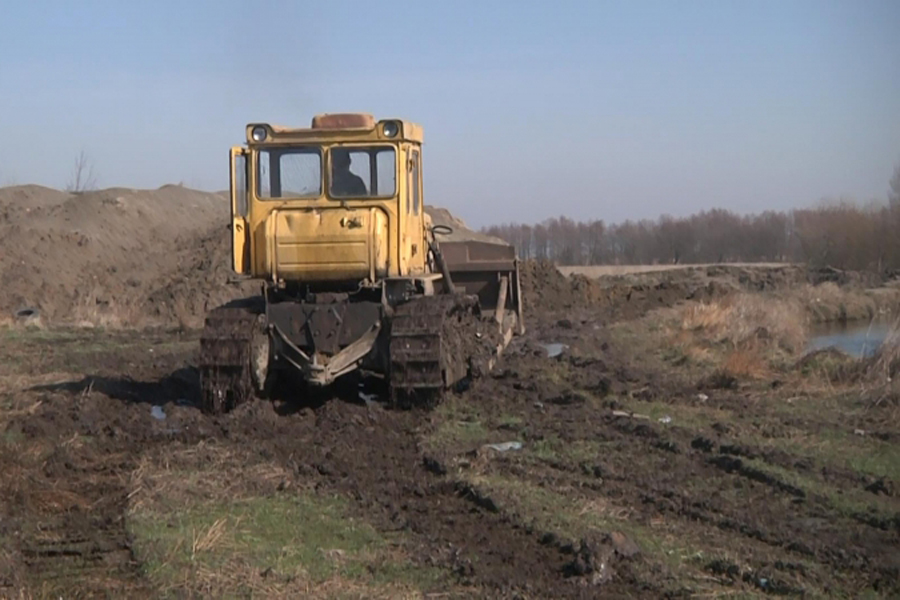 Калининградские полицейские начали закапывать нелегальные янтарные карьеры (фото)