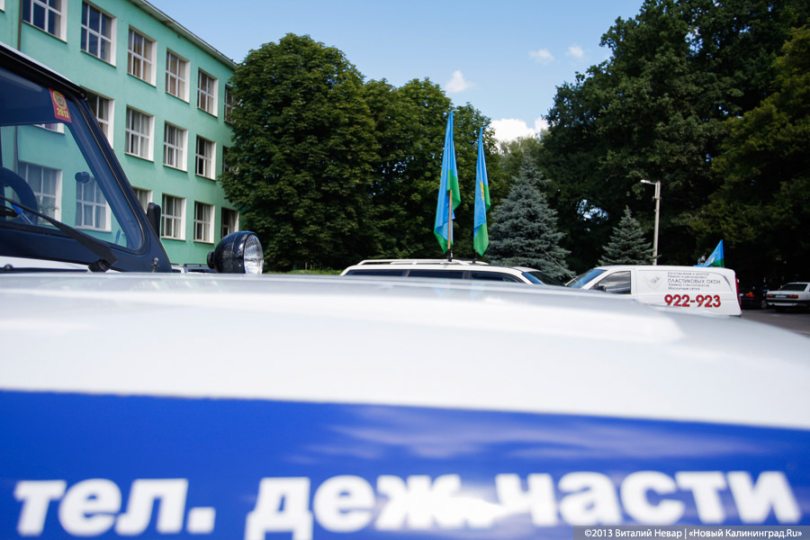 Камуфляж и полоски: «Голубые береты» Калининграда почтили память погибших товарищей