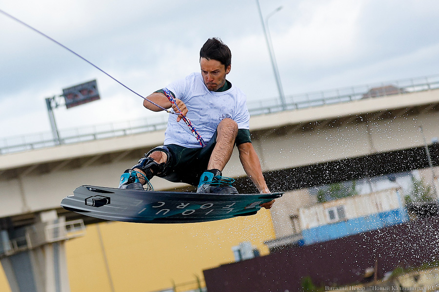 Фронтролл на Преголе: в Калининграде проходит первенство России по вейкбордингу (фото)