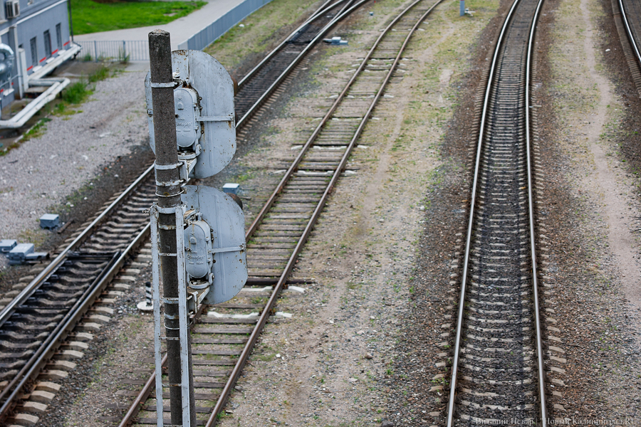 На Балтийской трассе ремонтируют ж/д-переезд, одна полоса перекрыта