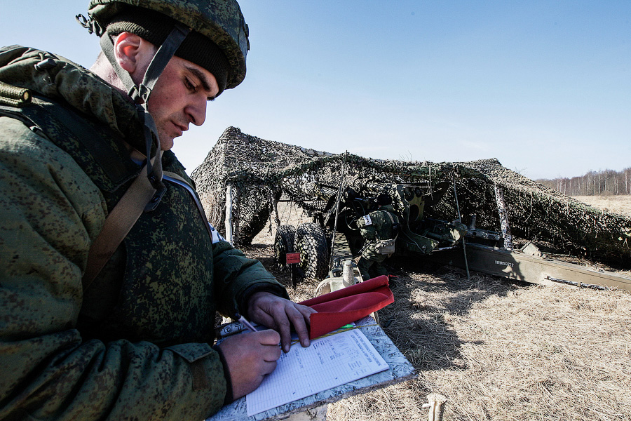 «Стреляют...»: учения на артиллерийском полигоне (фото)