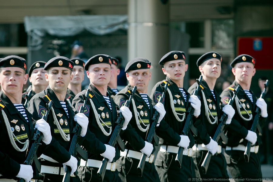 По главной улице с оркестром: как в Калининграде прошёл Парад Победы (фото)