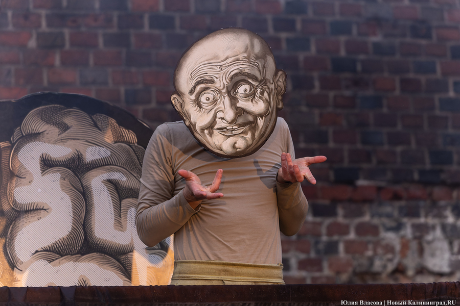 Не кантовать: в башне «Врангель» сыграли спектакль про Канта