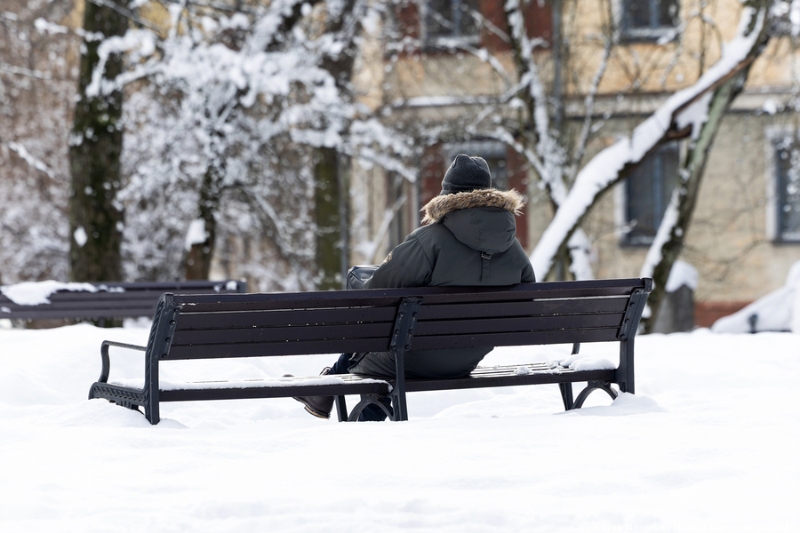 Зима не сдаётся: как выглядят улицы Калининграда после «снежного удара» (фото)