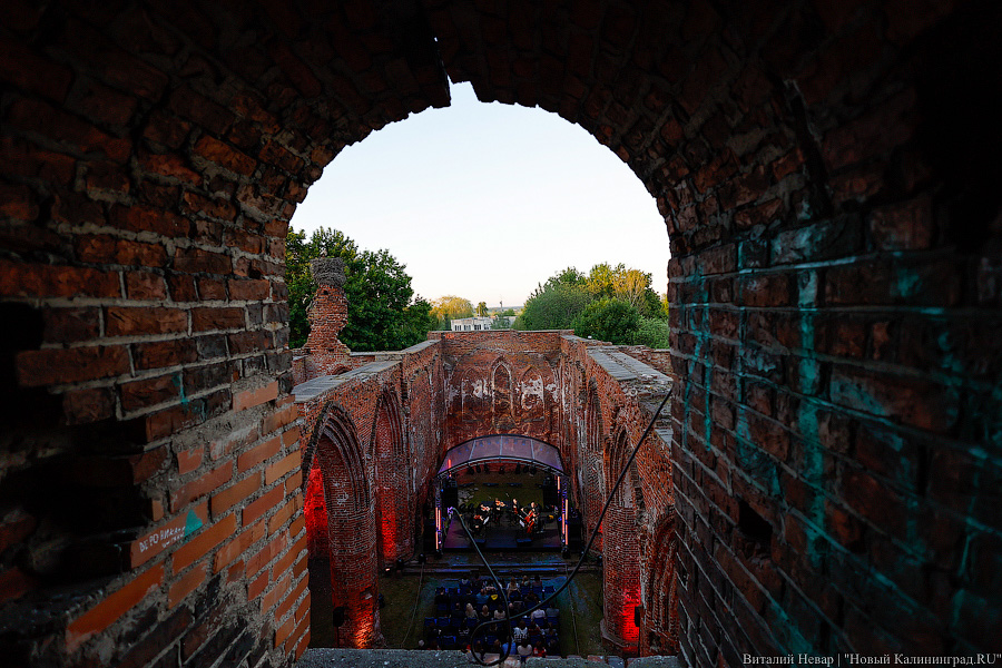 Музыкальное приношение: концерт в руинах кирхи Святого Якоба в фотографиях (фото)