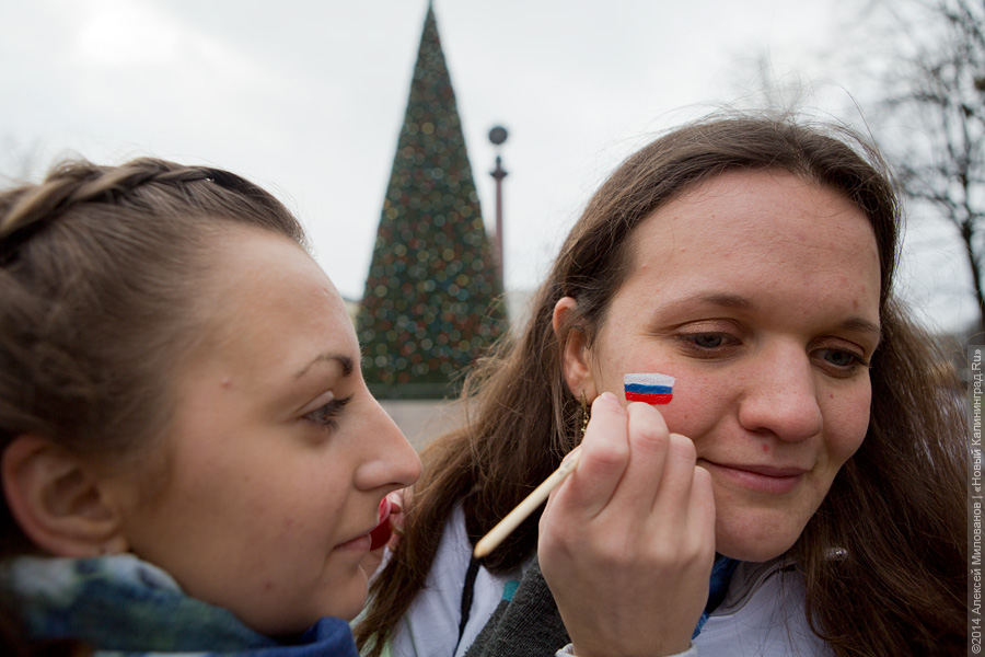 Форменный патриотизм: День Конституции в Калининграде отметили хоровым пением