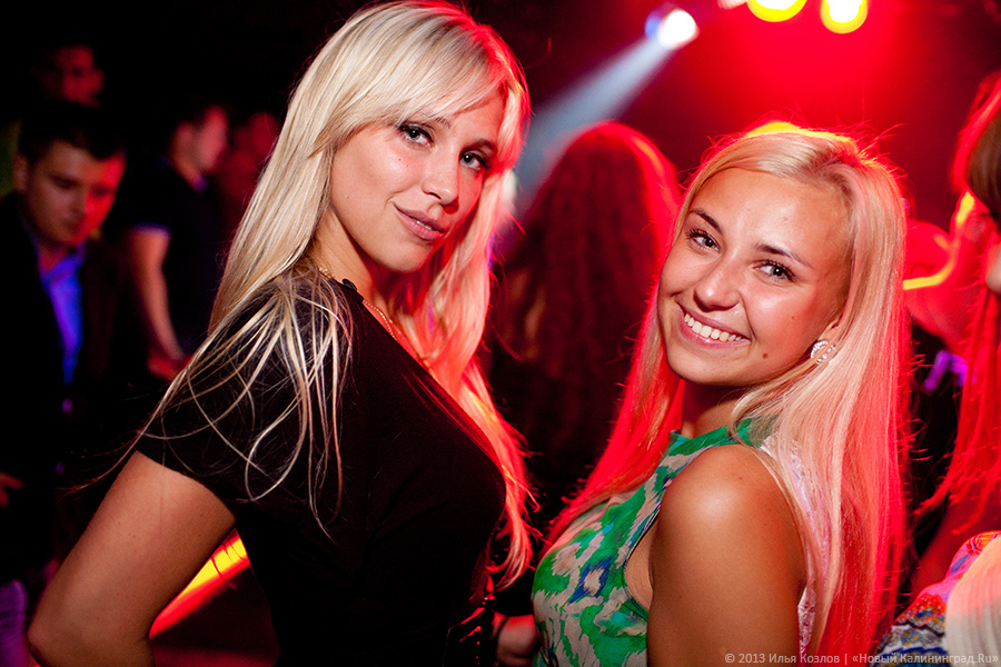 Бикини-пляж: в «Платинуме» прошел показ купальников