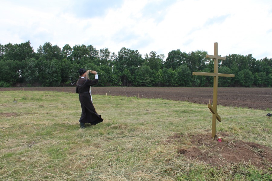 Добровольцы перезахоронили останки на кладбище Первой мировой в бывшем Деедене