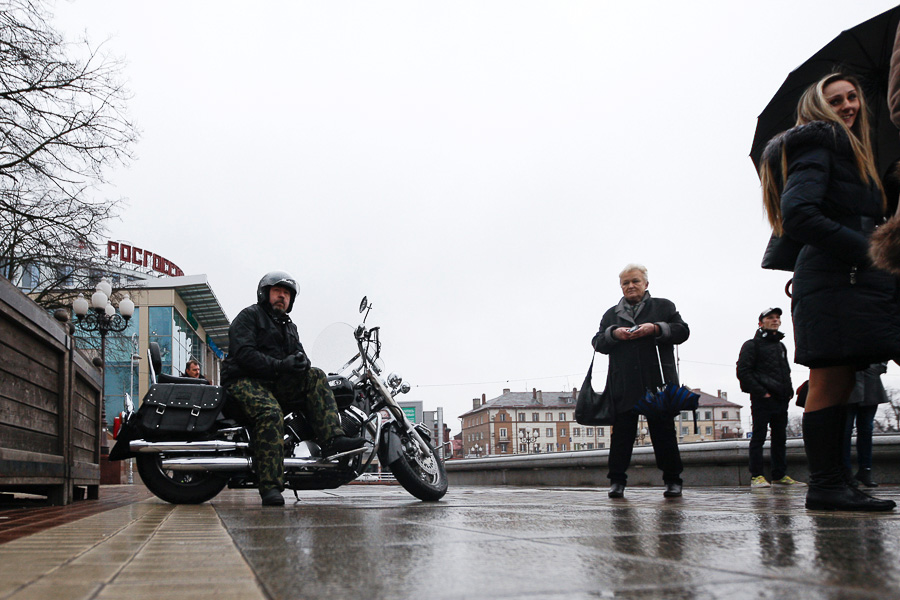 «Женщин не берем!»: организаторы автопробега «Калининград — Севастополь» встретились с горожанами