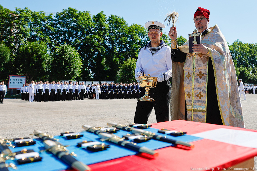 Погоны, кортики и женщины-офицеры: как прошел выпуск в БВМИ (фото)