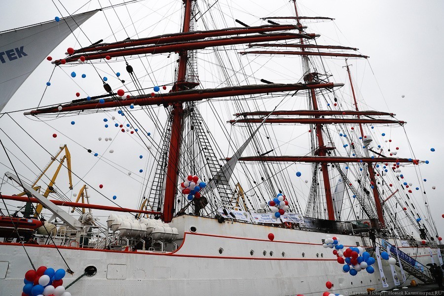 «Седов» и «Крузенштерн» вышли из Калининграда в кругосветный поход